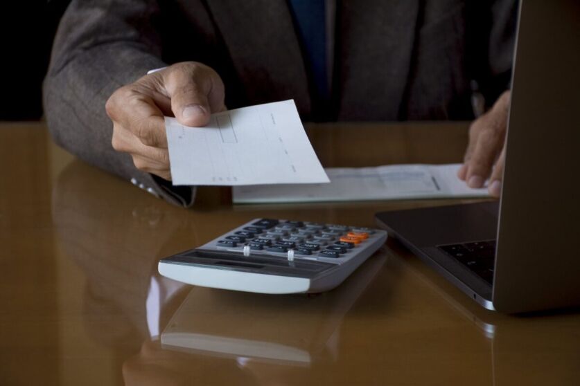 businessman-with-calculator