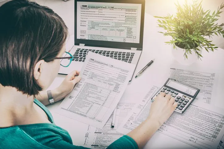 Woman receives CP501 from IRS